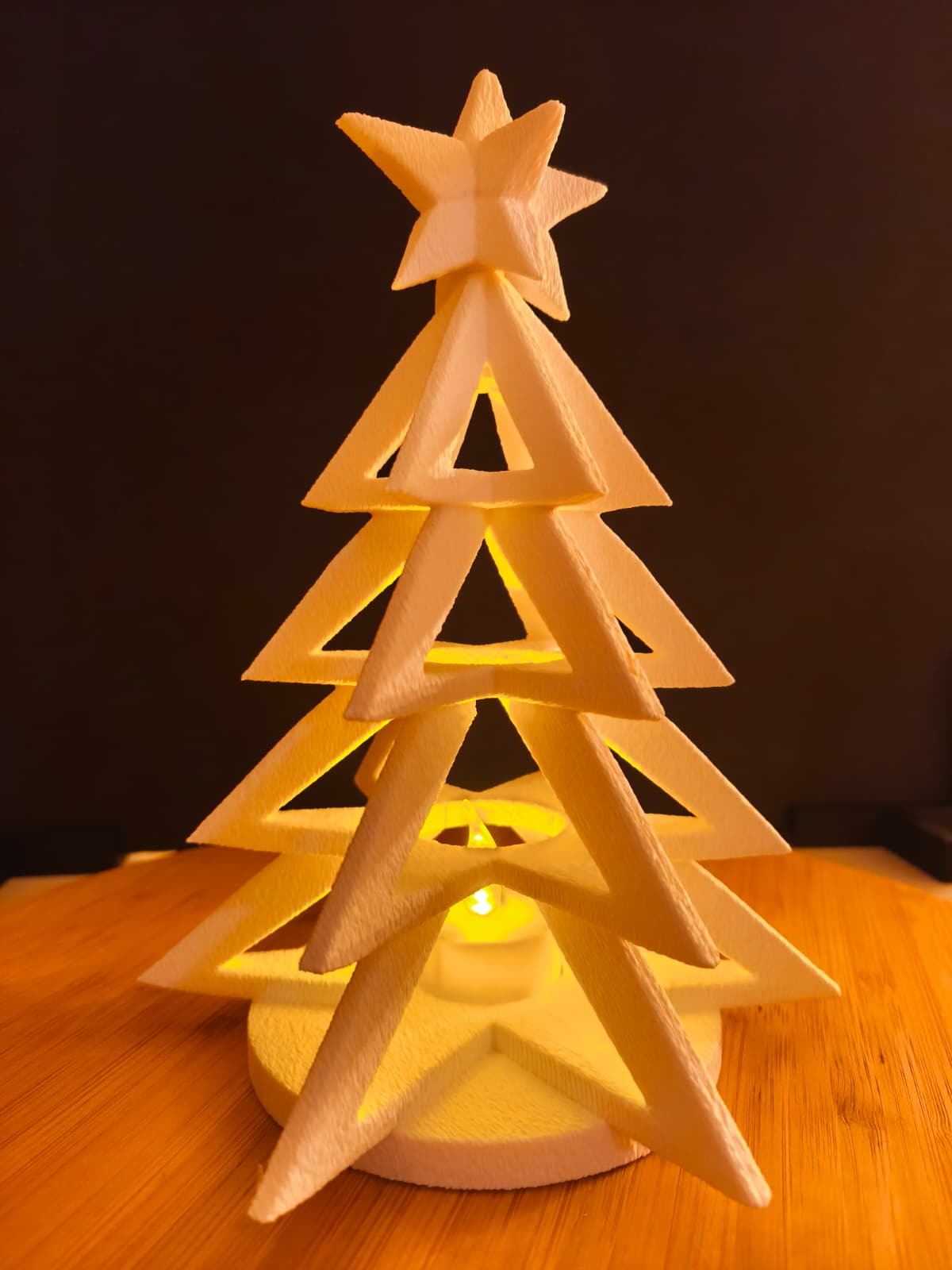 Silent Glow, a geometric Christmas tree